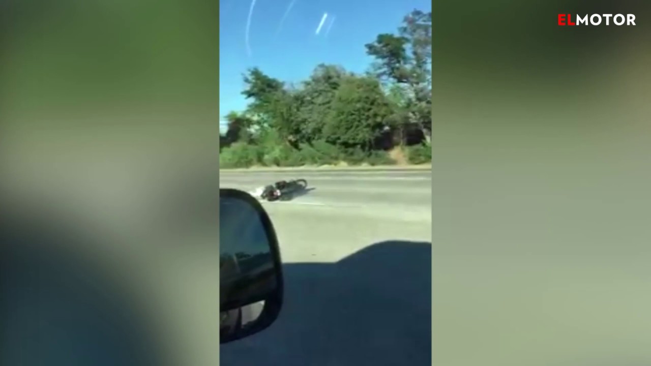 La caída de un motorista sin protección | El Motor