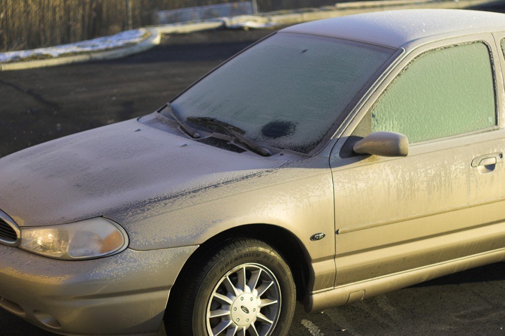 Consejos e indicaciones para quitar el hielo del parabrisas