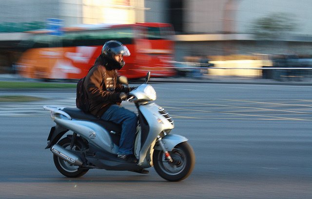 Estudiante en moto