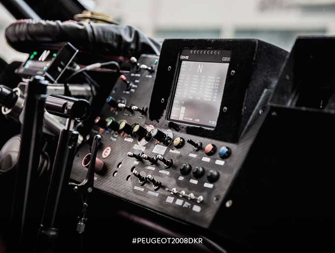 interior coche Peugeot 2008 Dakar