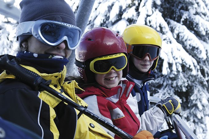 Esquiar por primera vez: disfruta desde el primer minuto - Afiliación y  Seguros