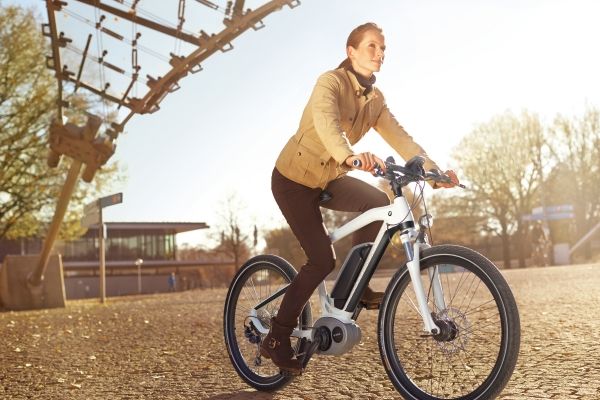 Bicicleta eléctrica sales con pedales