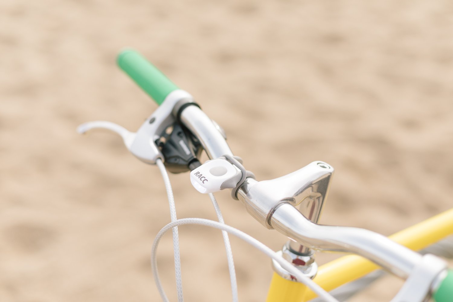 Luces obligatorias y recomendadas para ir en bici Afiliaci n y