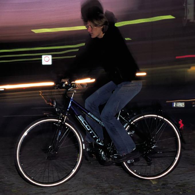 Qué Luz Debo Utilizar Para Ir en Bici Por la Noche?