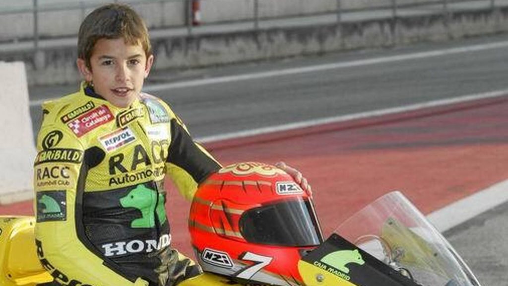 Márquez con los colores del RACC y el casco NZI