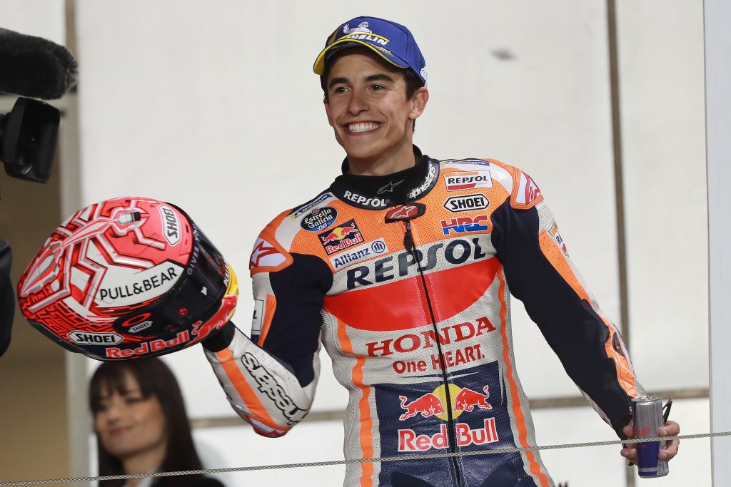 Marc en Qatar con el característico casco de la hormiga