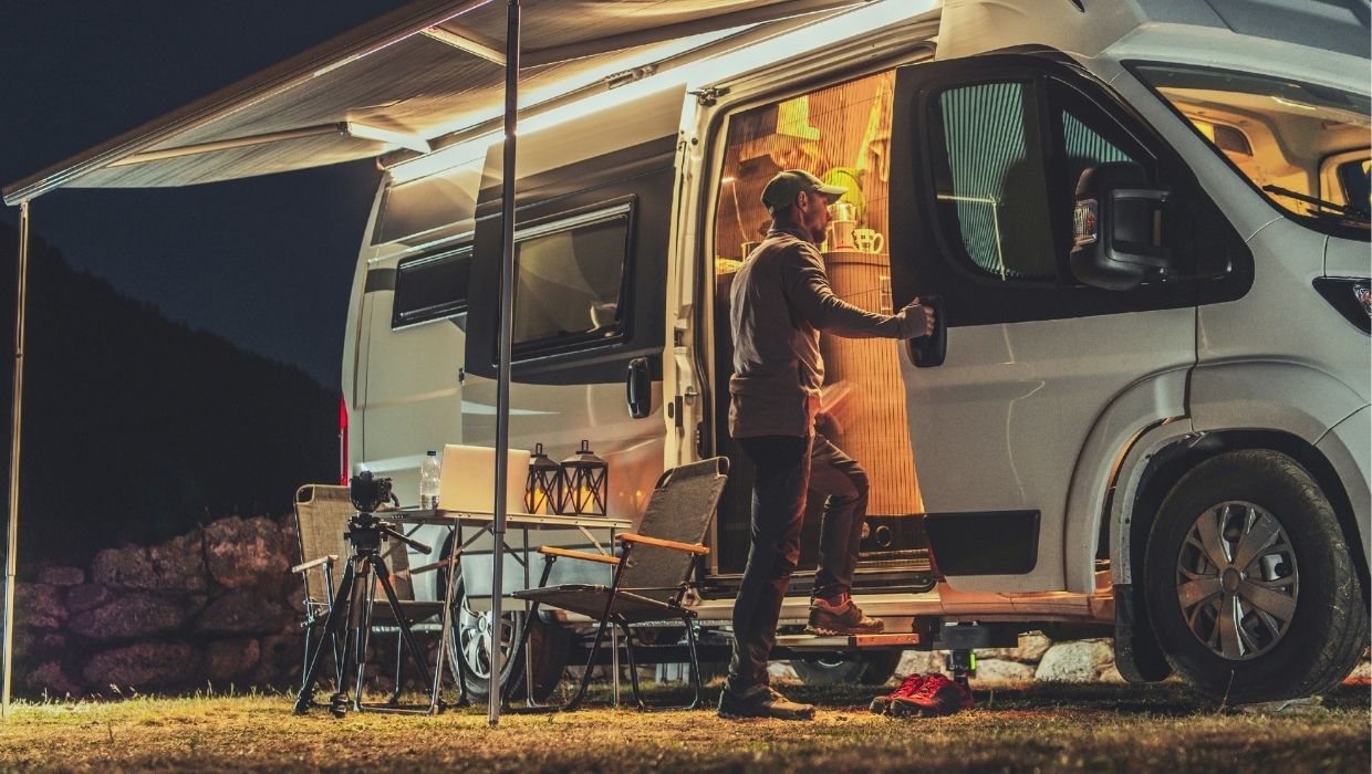 Recomendaciones y accesorios útiles para viajar en autocaravana o cámper -  Afiliación y Seguros