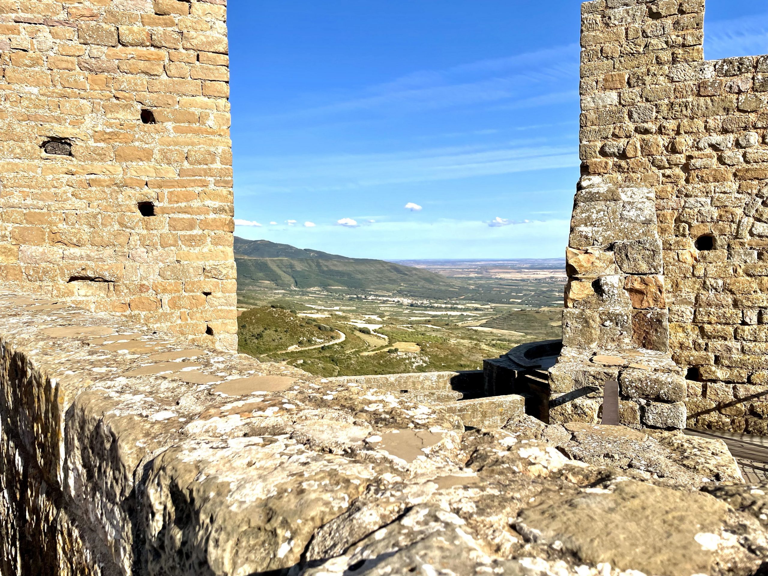Vistas entre dos de las torres del castillo