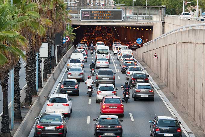 Atasco en Barcelona, congestión de tráfico en Ronda