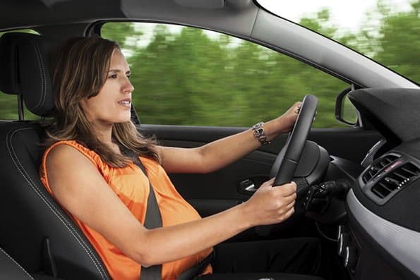 Conducir embarazada en coche