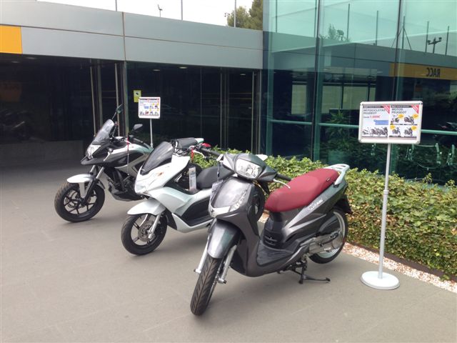 Motos Honda y Peugeot