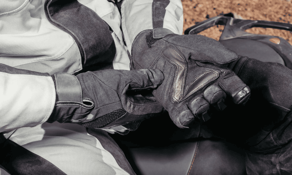 Guantes de moto: ¿por qué tan indispensables? Estilo, seguridad y