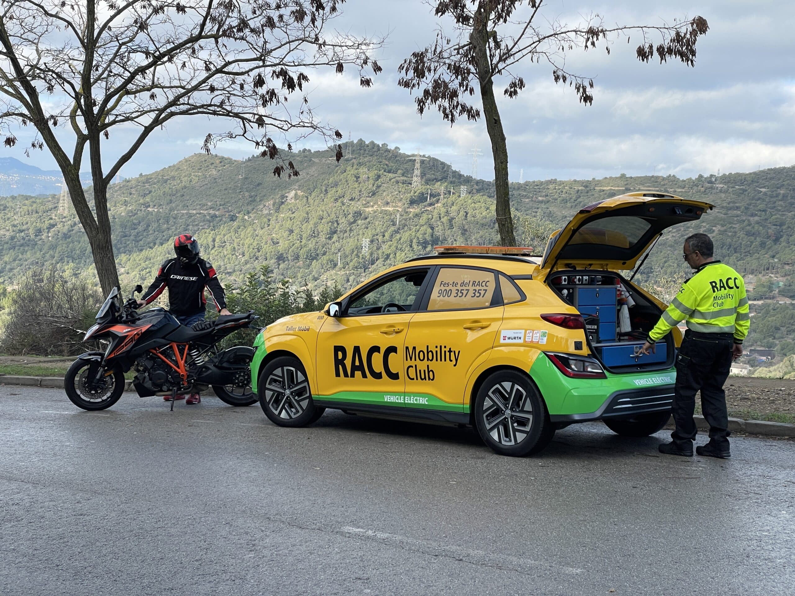 La importancia de la alarma y el localizador en una moto - Afiliación y  Seguros