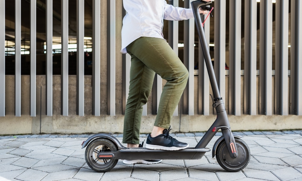 Casco homologado para patinete eléctrico: comodidad, seguridad y luz