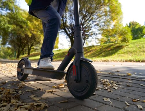 Consejos para usar el patinete eléctrico con seguridad en las ciudades: guías y seguros