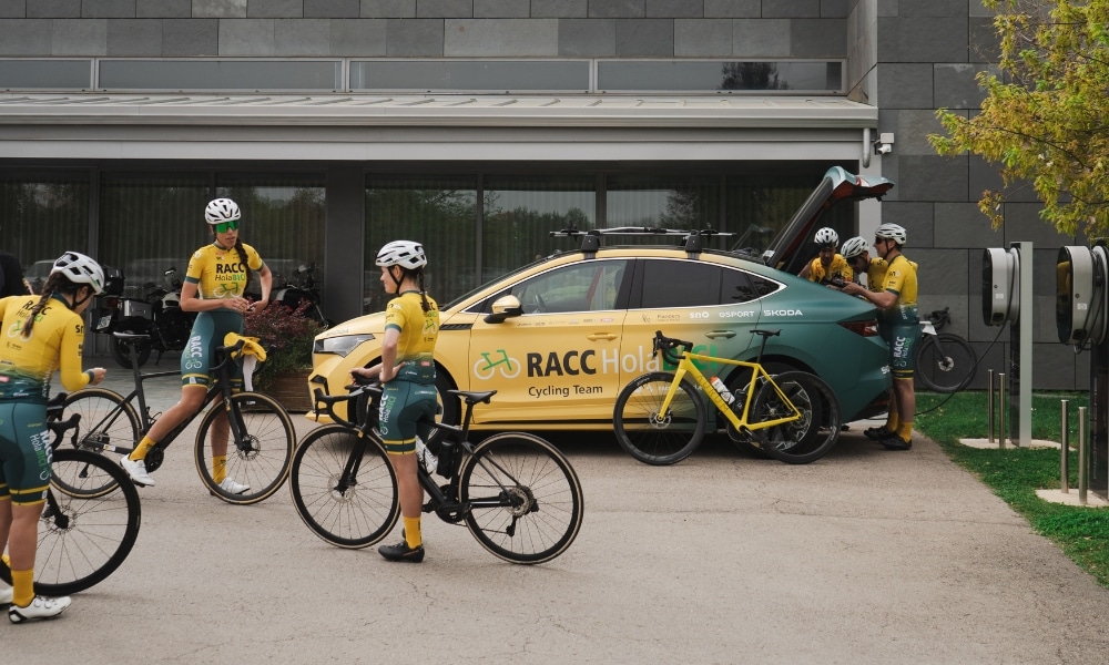 Škoda proporciona al RACC HolaBICI Team un nuevo coche de asistencia