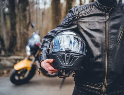 Qué deberías llevar en tu equipaje para un viaje en moto