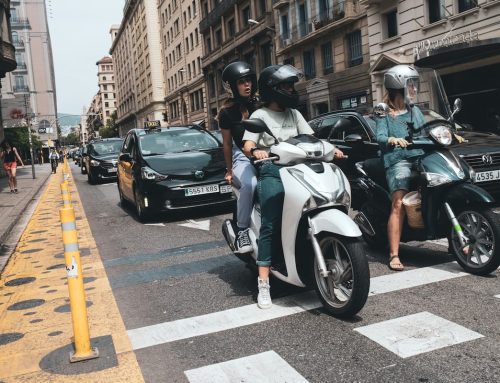 Seis consejos para conducir una moto por una ciudad como Madrid o Barcelona